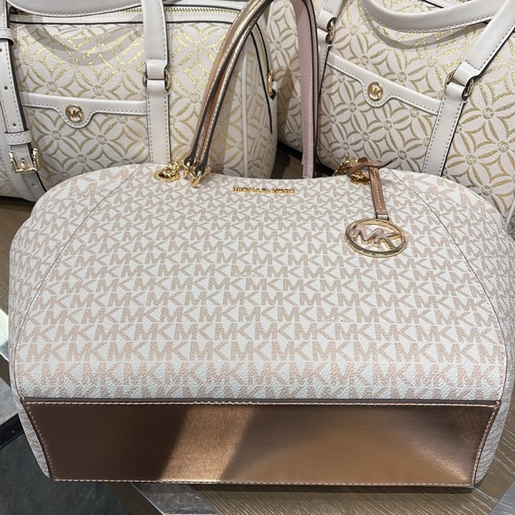 MICHAEL KORS 
Jet Set Travel Large Signature Chain Shoulder Tote Bag
Rose Gold - Picture 7 of 16